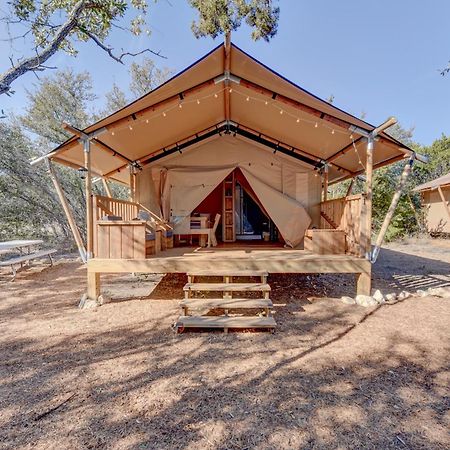 ホテル 12 Fires Luxury Glamping With Heating #1 ジョンソンシティ エクステリア 写真