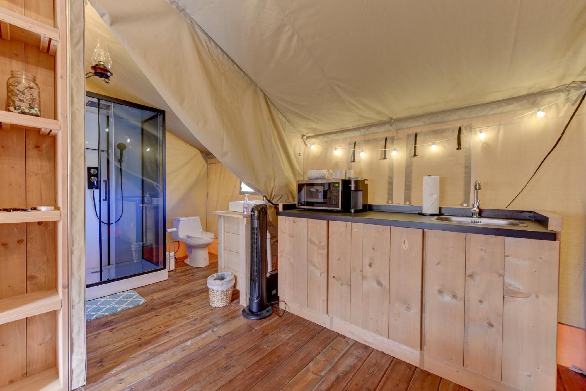 ホテル 12 Fires Luxury Glamping With Heating #1 ジョンソンシティ エクステリア 写真
